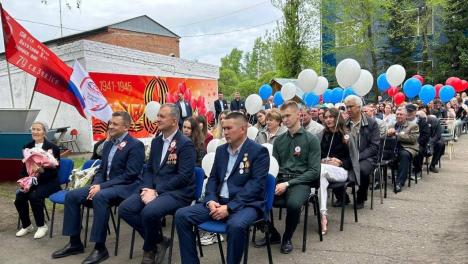 На «Омскэлектро» отметили День Победы ярким праздником с песнями военных лет и полевой кухней