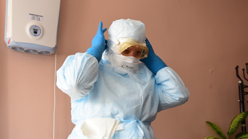 «Никто не защищен»: уже 30 омских медиков заразились коронавирусом