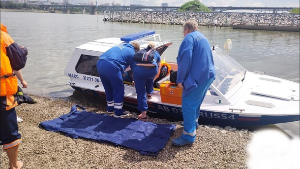 22-летний новосибирец упал в Обь с Октябрьского моста. ФОТО