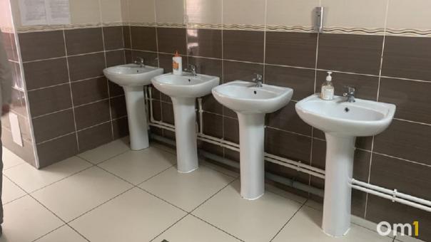В омских торговых и офисных центрах на целый день отключат воду