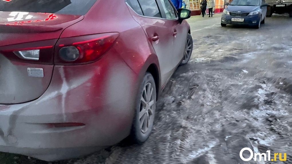 В Омских Нефтяниках водители массово остаются с пробитыми колёсами