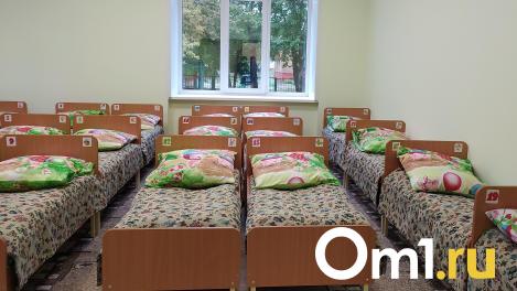 В Омске повысили оклады и надбавки воспитателям и учителям