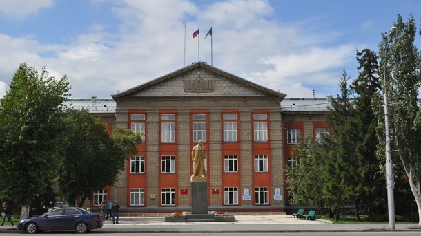 Знамя Победы повесят над администрацией Ленинского района в Новосибирске