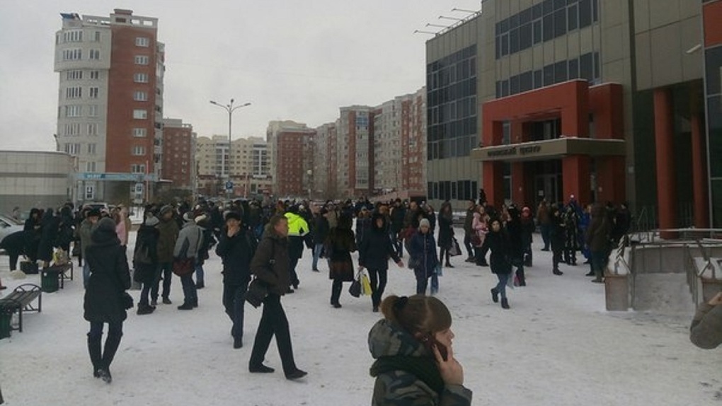Вслед за «Мегой» в Омске эвакуировали «Фестиваль»