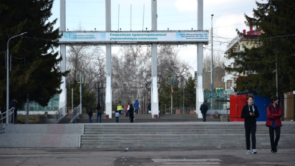 Советский парк в Омске назвали изгоем и сравнили с «Золушкой»
