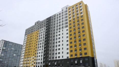 Новосибирцы из аварийного дома на улице Мира получили ключи от новых квартир