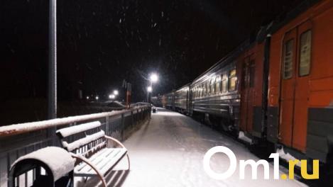 Жизнь оборвалась на путях: в Новосибирске поезд насмерть сбил молодого человека
