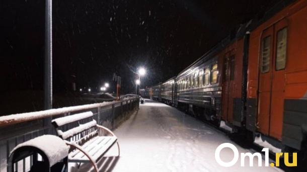 Жизнь оборвалась на путях: в Новосибирске поезд насмерть сбил молодого человека