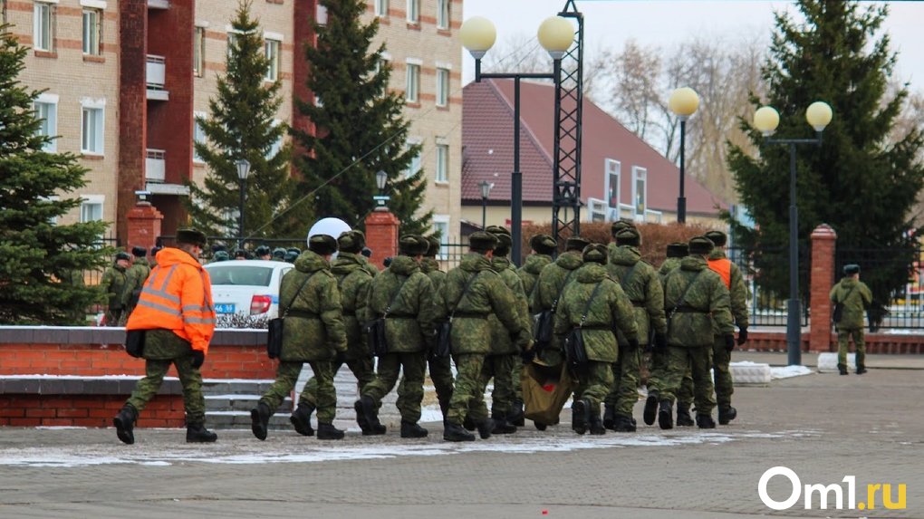 В Омске с 1 октября начнут раздавать повестки в армию