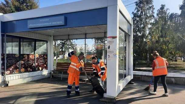 В Омске разрушили остановку на железнодорожном вокзале