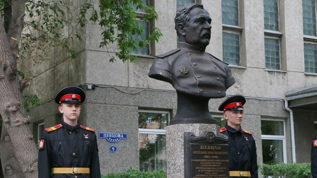 В Омске открыли памятник знаменитому путешественнику Михаилу Певцову