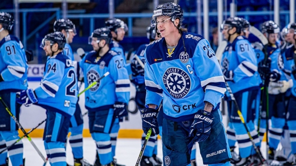 Новосибирская хоккейная команда «Сибирь» проиграла ярославскому «Локомотиву»