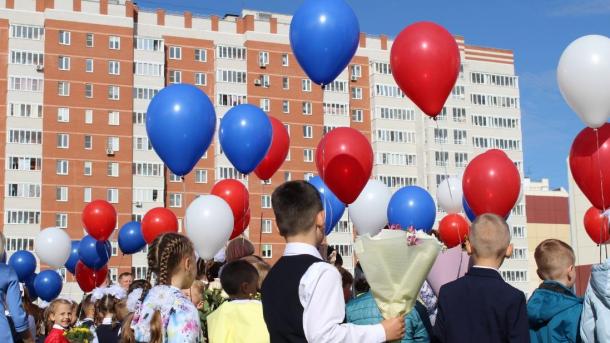 Новосибирские выпускники отметят праздник без общегородского бала — школы сами выберут даты торжеств