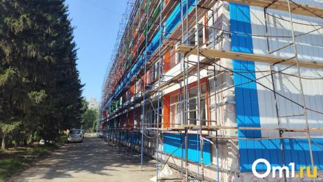 Депутаты Омского горсовета посетили ремонтируемые школы