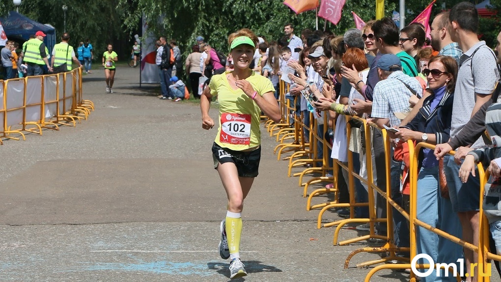 В Цветочном забеге в Омске приняло участие 569 спортсменок возрастом от 1 года до 82 лет