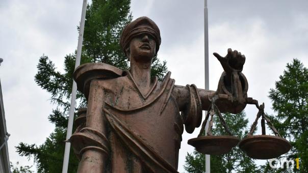 Суд оставил под стражей депутата новосибирского Заксобрания Владимира Лаптева