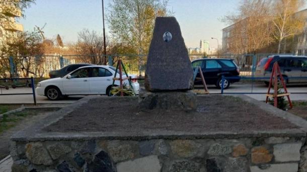 В Новосибирске украден закладной камень памятника Высоцкому