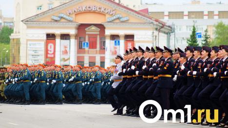«Солнцепёк» и парашютисты: как прошёл парад Победы в Омске