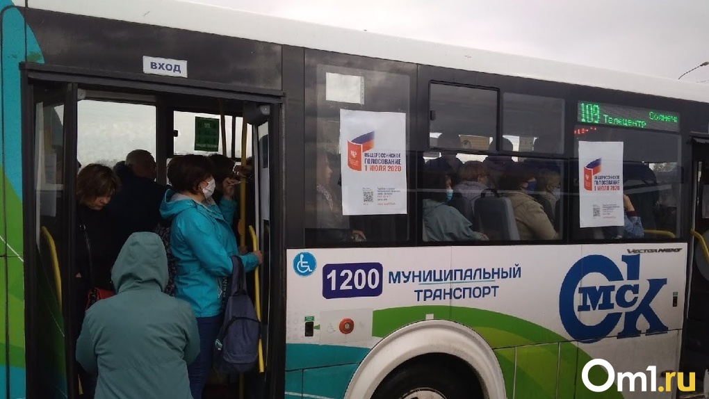 Омский дептранс объяснил, почему на омские дороги запускают маленькие автобусы