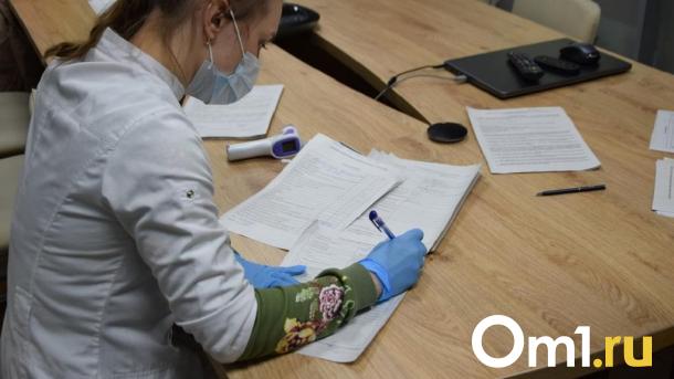 Этой весной медработникам из Омской области повысят зарплату