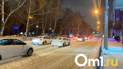 «От них не спрятаться, не скрыться»: Новосибирск вновь встал в 9-балльных пробках утром 25 января