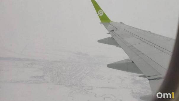 Самолёт Сочи – Омск из-за непогоды отправили в Новосибирск