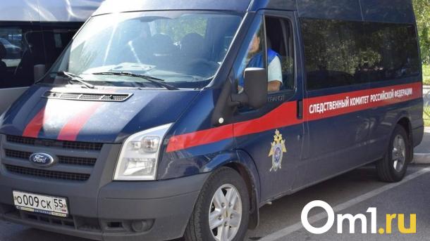 В омском торговом павильоне нашли тело мужчины с ножевым ранением