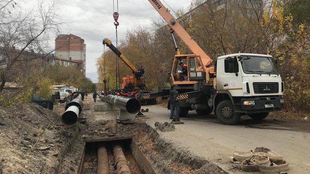 В Омске заменили два сложных трубопровода