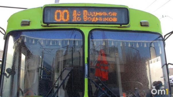 «Что за издевательство?»: омичи жалуются на изменение движения популярного маршрута