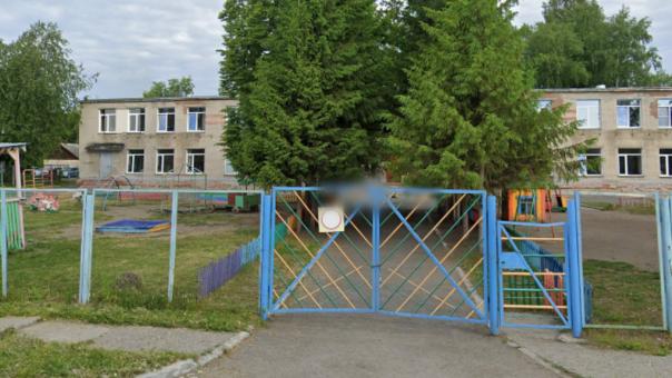 «Ямы и скользкая лестница»: новосибирцы возмущены состоянием детсада, где погибла 5-летняя девочка