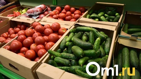 В Омске вновь подорожали молоко, огурцы и морковь