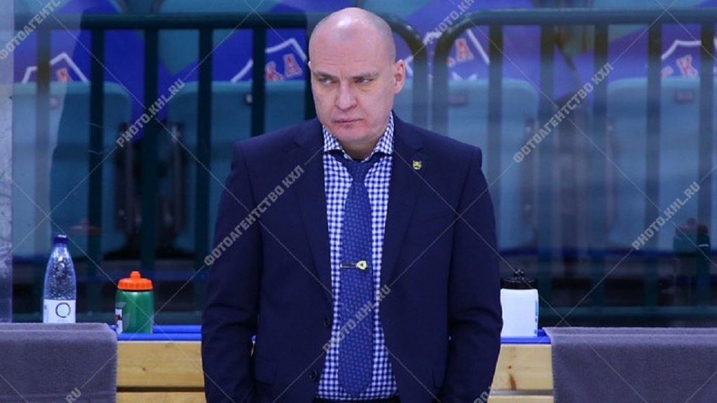 Тренер клуба КХЛ сказал, что потенциал молодого защитника омского «Авангарда» пока не раскрыт