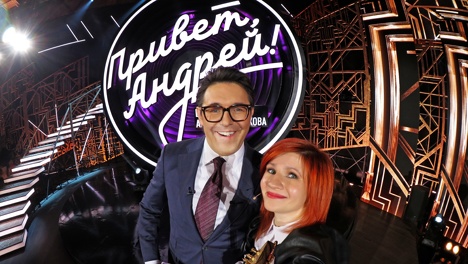 Валерий Сёмин подыграл на баяне: новосибирская балалаечница выступила на шоу Андрея Малахова