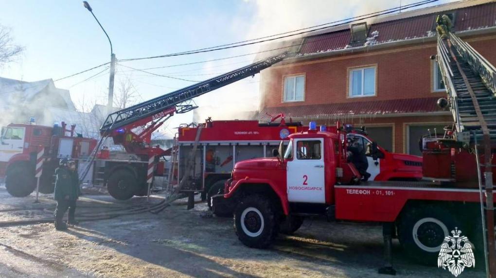 Огнеборцы ликвидировали крупный пожар в Новосибирске