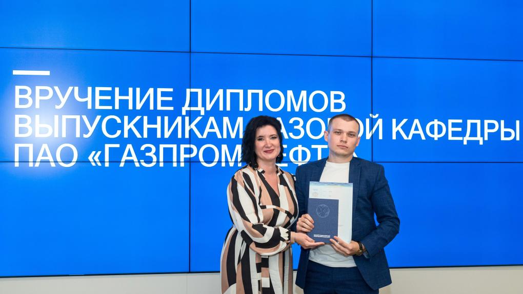 Выпускников базовой кафедры «Газпром нефти» в Омске трудоустроят на ОНПЗ