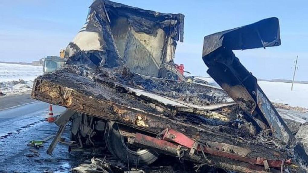 В жутком ДТП на омской трассе мог погибнуть ещё один пассажир