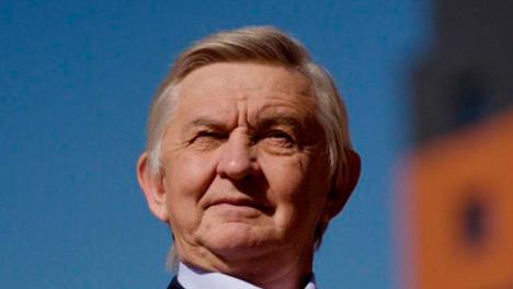 Новосибирский физик получил премию «Вызов» за разработку прибора для лечения рака