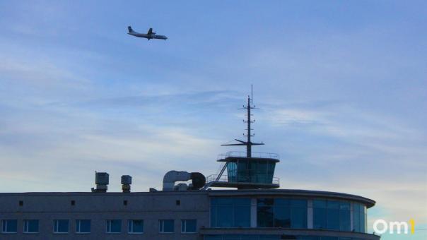 В Омске самолёт не смог приземлиться с первой попытки из-за препятствия