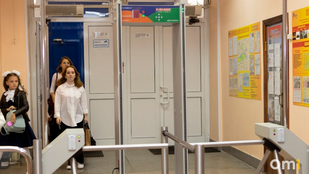 Защиту школ Новосибирска проверят после расстрела учеников в Ижевске