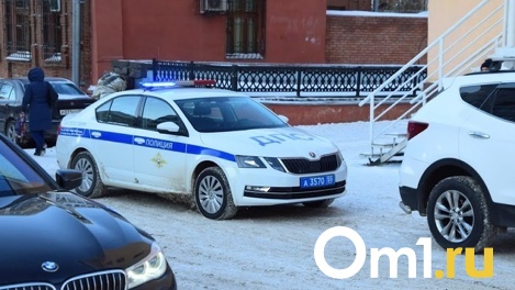 В Омске поймали нетрезвую автоледи, которая везла в автомобиле двух маленьких детей