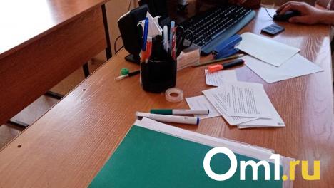 Половина омичей общаются с бывшими коллегами и просят их о помощи в работе