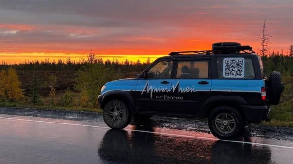Москвич путешествует по рисунку аритмии на карте и скоро приедет в Новосибирск