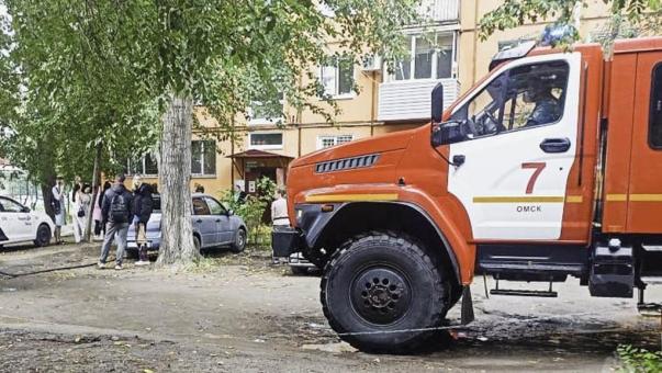 В Омске на 19-го Партсъезда загорелась квартира: эвакуированы 37 человек