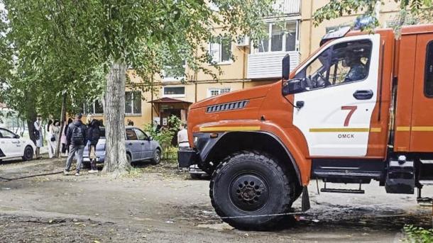 В Омске на 19-го Партсъезда загорелась квартира: эвакуированы 37 человек