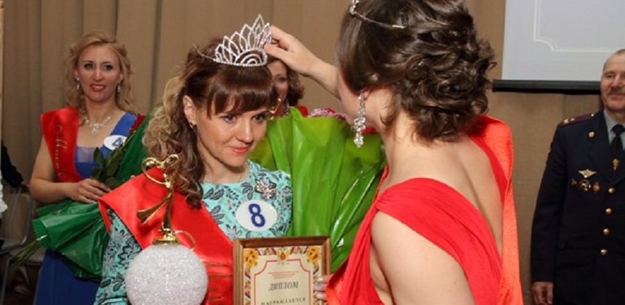 Сотрудницы омского УФСИН на конкурсе красоты соревновались в рукопашном бое — фото