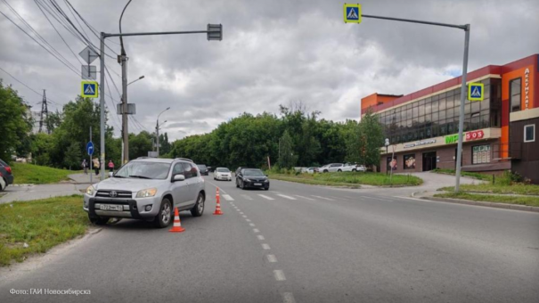 В Новосибирске ребёнок на велосипеде попал под Toyota RAV4 — эксперты раскрыли детали ДТП