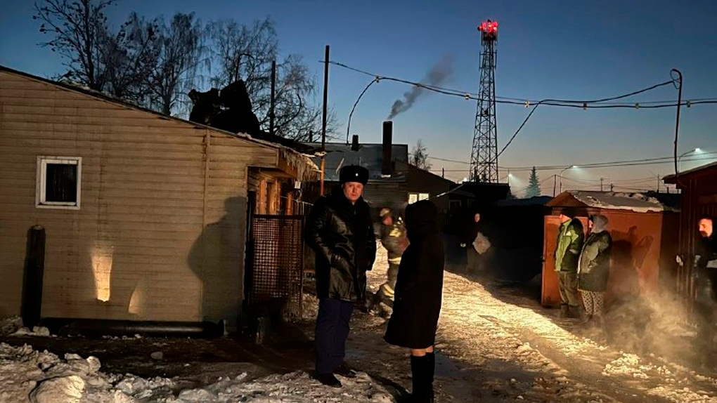 В Новосибирске от печного отопления загорелся 108-летний жилой дом