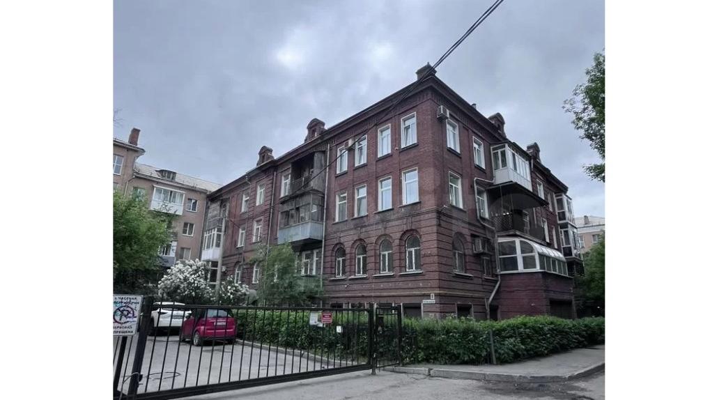 В Омске продают квартиру в памятнике архитектуры 1908 года постройки