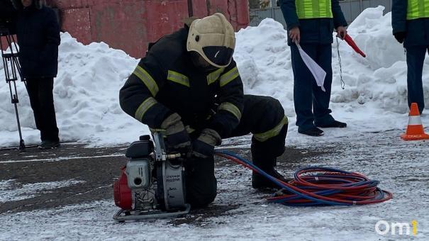К ночному пожару в девятиэтажке на Лукашевича оказался причастен молодой парень