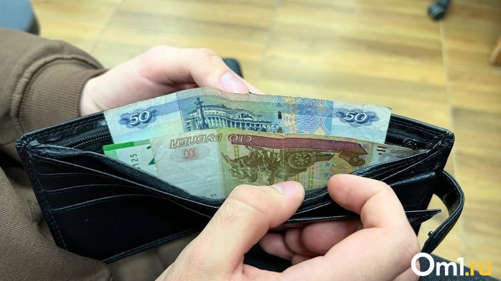 Омские суды разрешили родственникам снимать деньги с карт покойников
